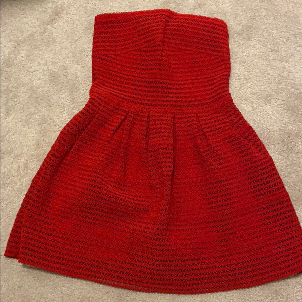 Strapless red short dress